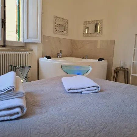 Allegra With Jacuzzi Appartamento Viareggio
