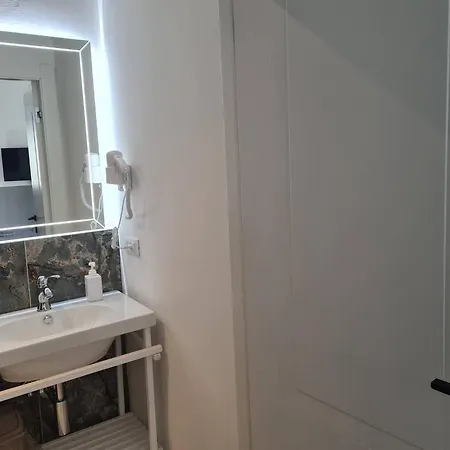 Allegra With Jacuzzi 아파트 *