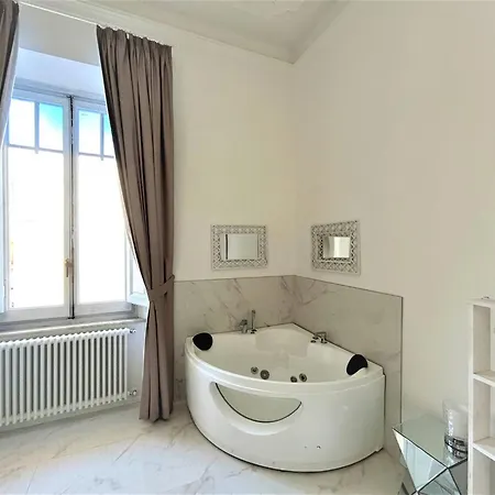 Allegra With Jacuzzi Apartment